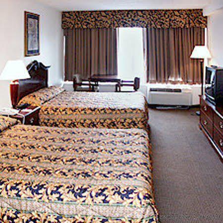 Wynnwood Plaza Hotel Newport News Ngoại thất bức ảnh