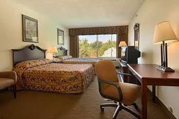 Wynnwood Plaza Hotel Newport News Ngoại thất bức ảnh