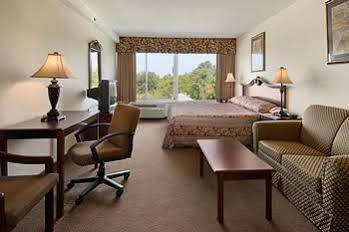 Wynnwood Plaza Hotel Newport News Ngoại thất bức ảnh