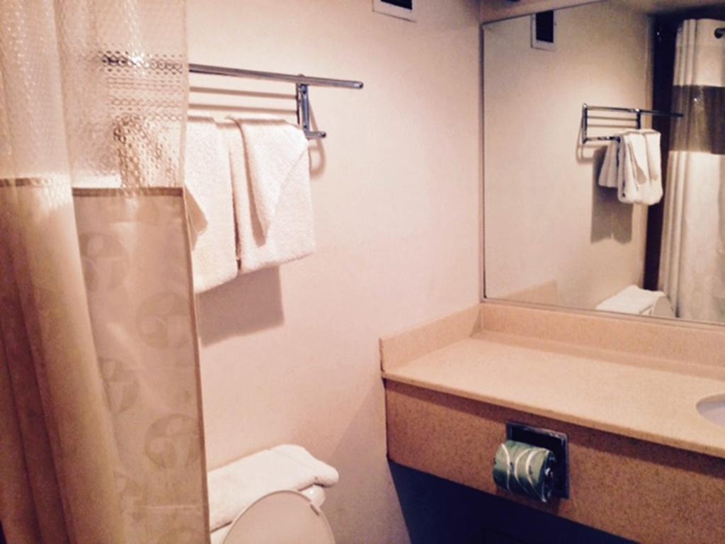 Wynnwood Plaza Hotel Newport News Ngoại thất bức ảnh