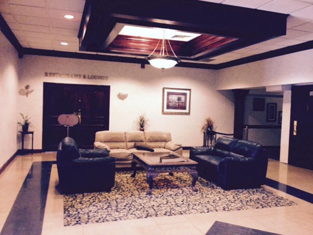 Wynnwood Plaza Hotel Newport News Ngoại thất bức ảnh
